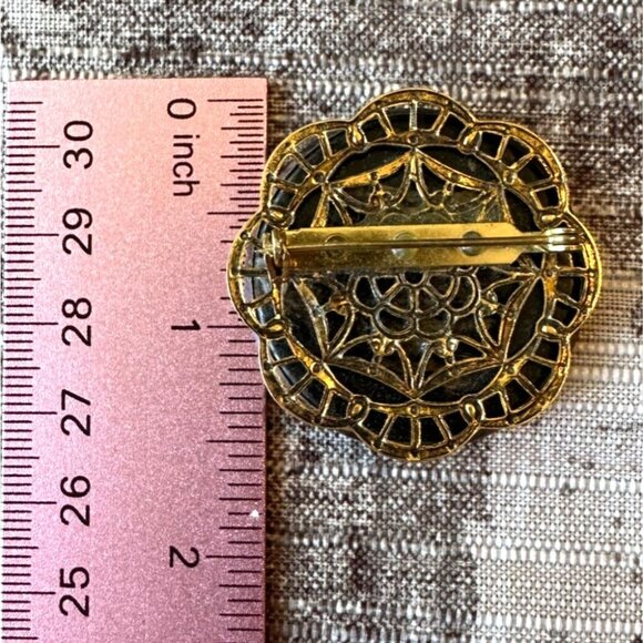 Vintage Victorian Style Plum Plastic Brooch With Grape Design & Filigree - Picture 6 of 7